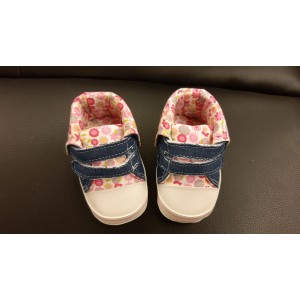 Scarpe bimba jeans e fiori rosa